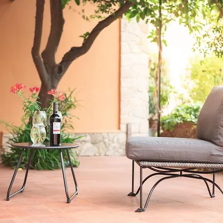 Val De Menton, 3 Pieces Atypique, Jardin Et Terrasse A 7 Minutes A Pied Du Centre Apartment *