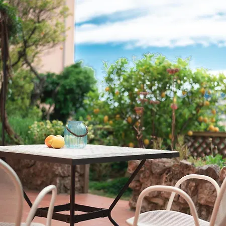 Apartment Val De Menton, 3 Pieces Atypique, Jardin Et Terrasse A 7 Minutes A Pied Du Centre Menton